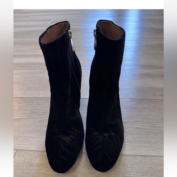 Louise et Cie Black Velvet Booties SZ 8.5 Zebra Texture Boots Dressy Mob Wife - Picture 4 of 7